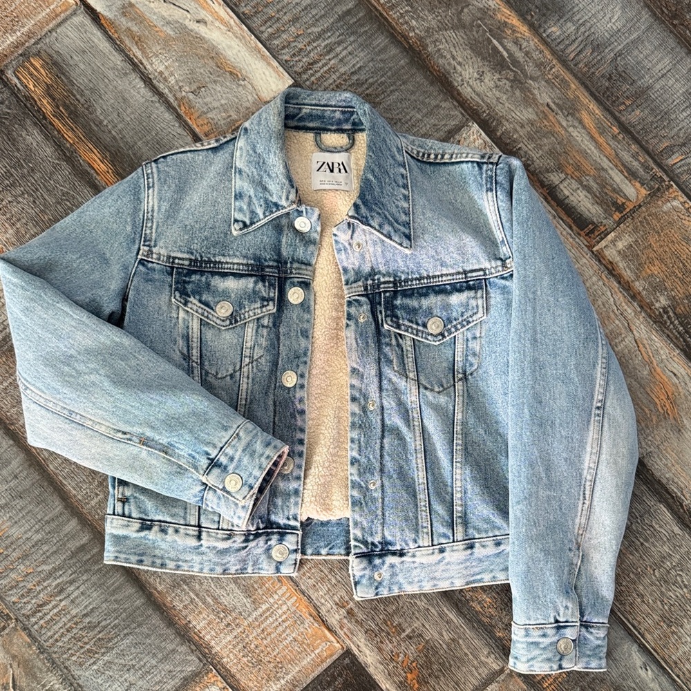 Zara size small Blue Denim sherpa insulated Jacket fully lined very warm